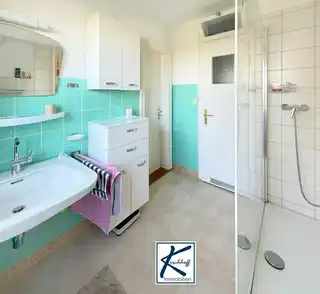 Bad mit bodentiefer Dusche