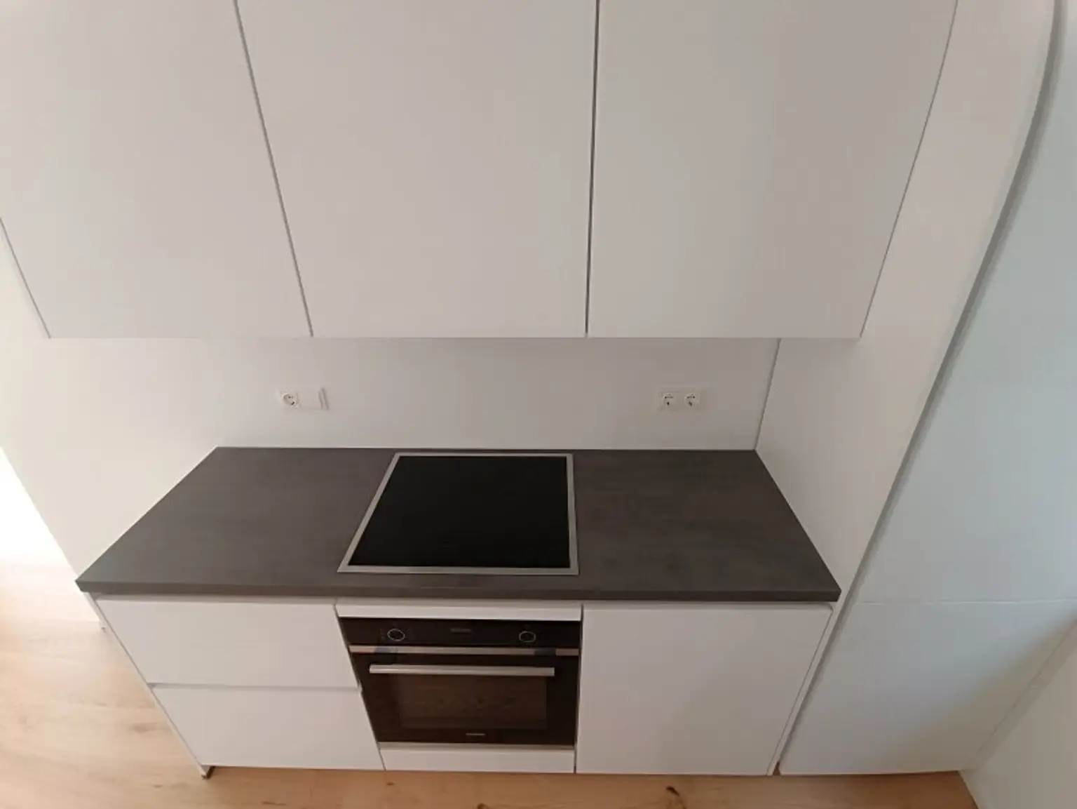 Moderne Dachgeschoss-Wohnung mit Freifläche in Bestlage! Nähe U4 Margaretengürtel & Pilgramgasse! Verfügbar ab 01.02.2026!