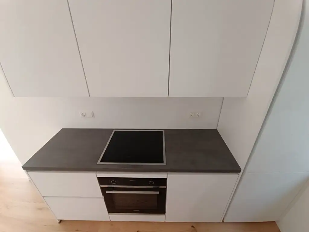 Moderne Dachgeschoss-Wohnung mit Freifläche in Bestlage! Nähe U4 Margaretengürtel & Pilgramgasse! Verfügbar ab 01.02.2026!