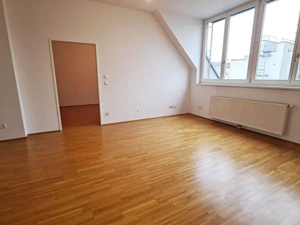 TERRASSENHIT, U1-NÄHE, 84 m2 Dachgeschoß mit 30 m2 Terrasse, 2 Zimmer, Wohnküche, 2 Bäder, Parketten, Viktorgasse