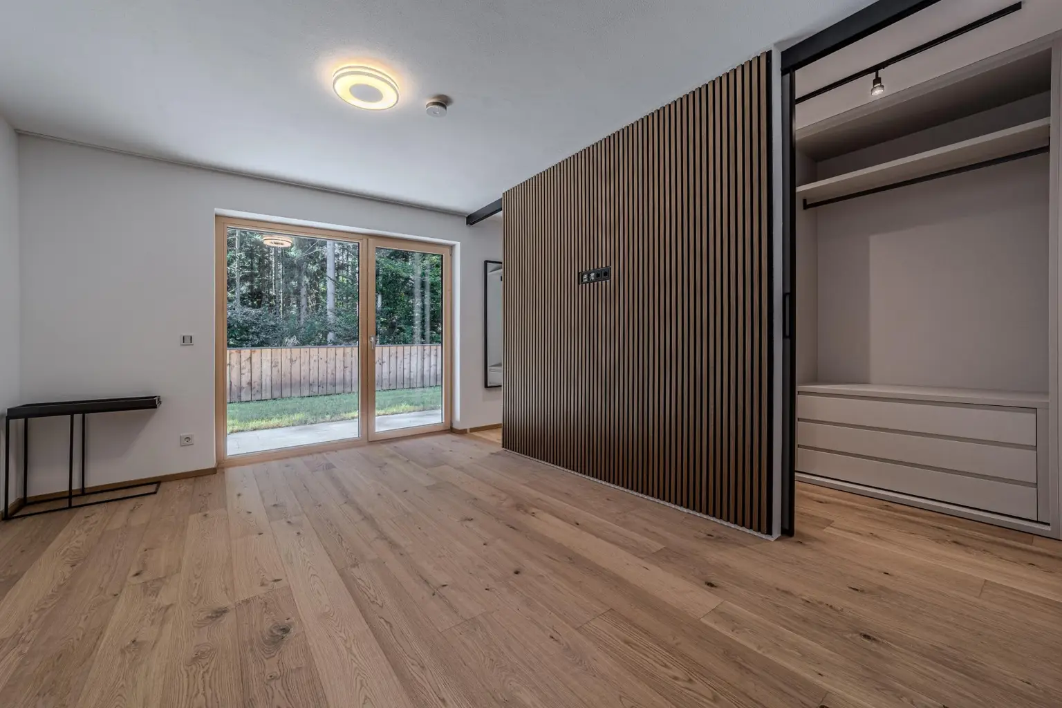 Exklusives Doppelhaus mit Gewerbefläche und Outdoor-Pool in sehr ruhiger Lage