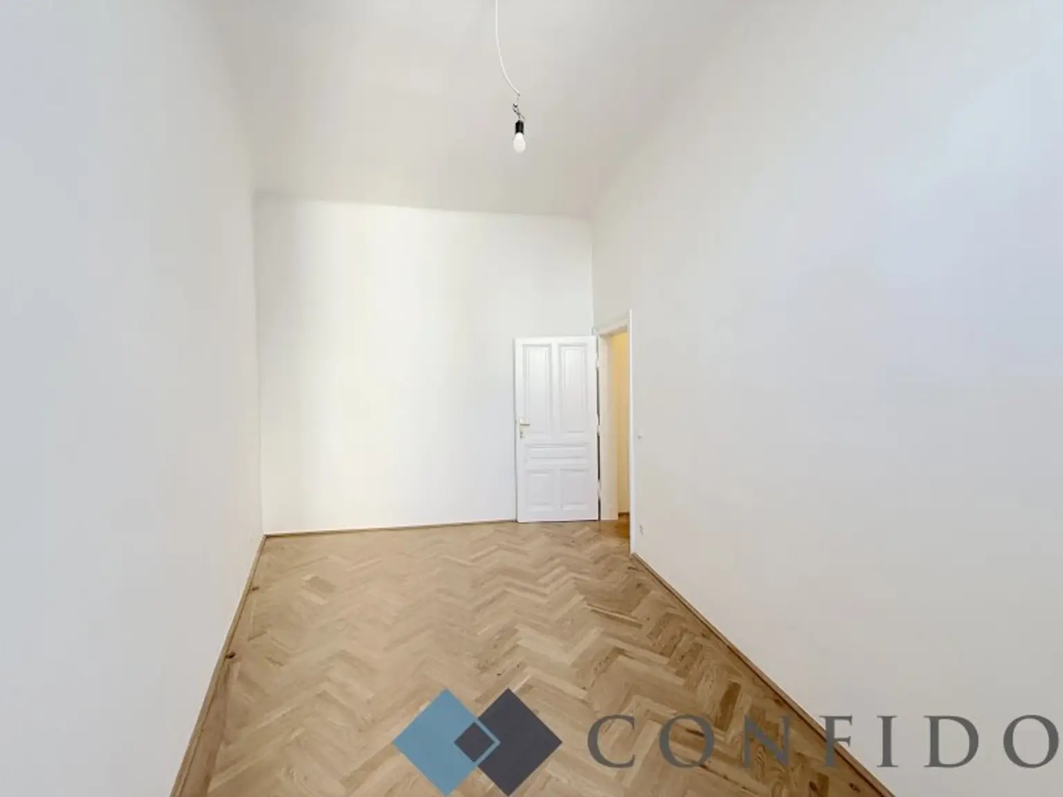 Erstbezug beim Rochusmarkt - Neu sanierte 5 Zimmer Altbauwohnung in begehrter Lage!