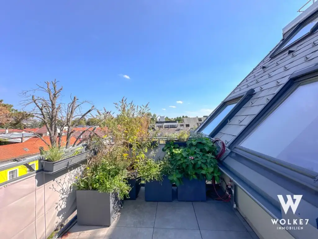 Exklusive 3-Zimmer-Dachgeschoss-Maisonette mit der Terrasse und Tiefgaragenplatz