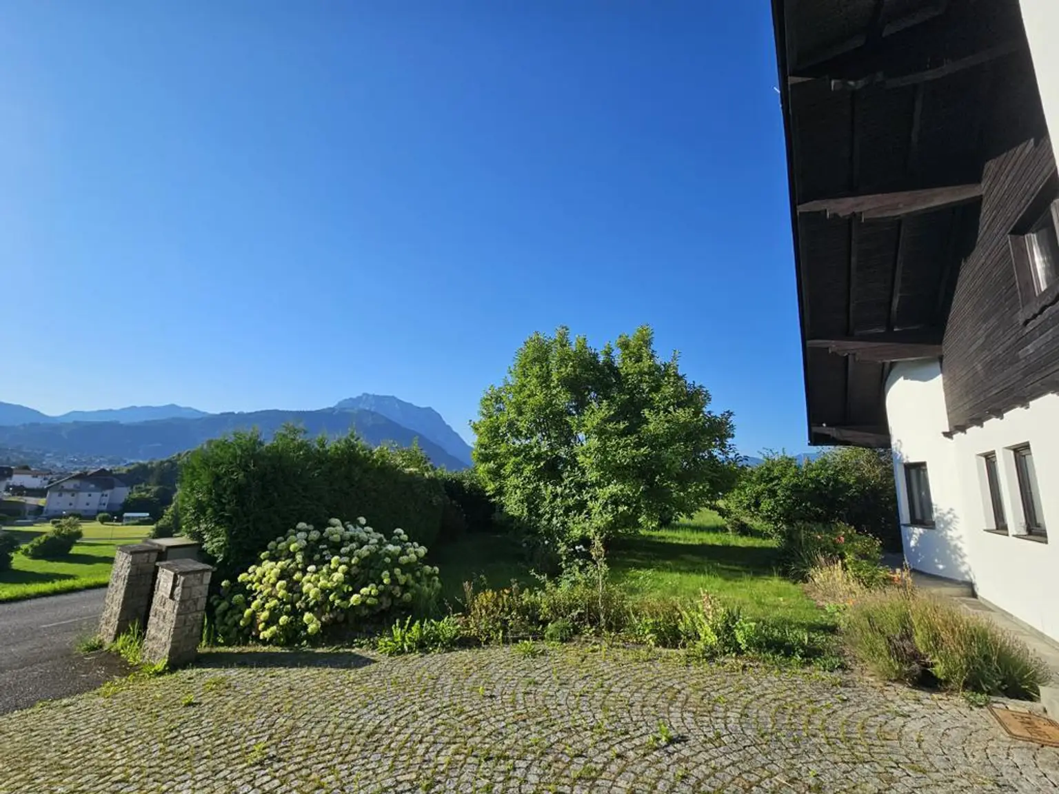 Gediegenes Einfamilienhaus mit Gebirgsblick und Potenzial
