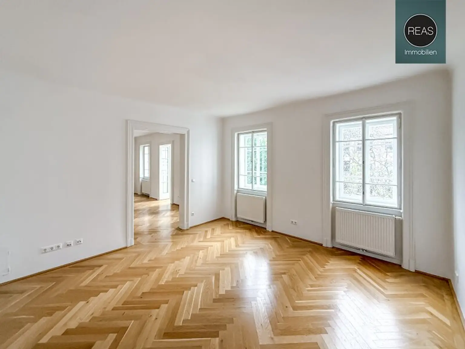 Büro mit Gartenblick und Erker in Bestlage neben dem Schubert-Museum! Gartennutzung inklusive!