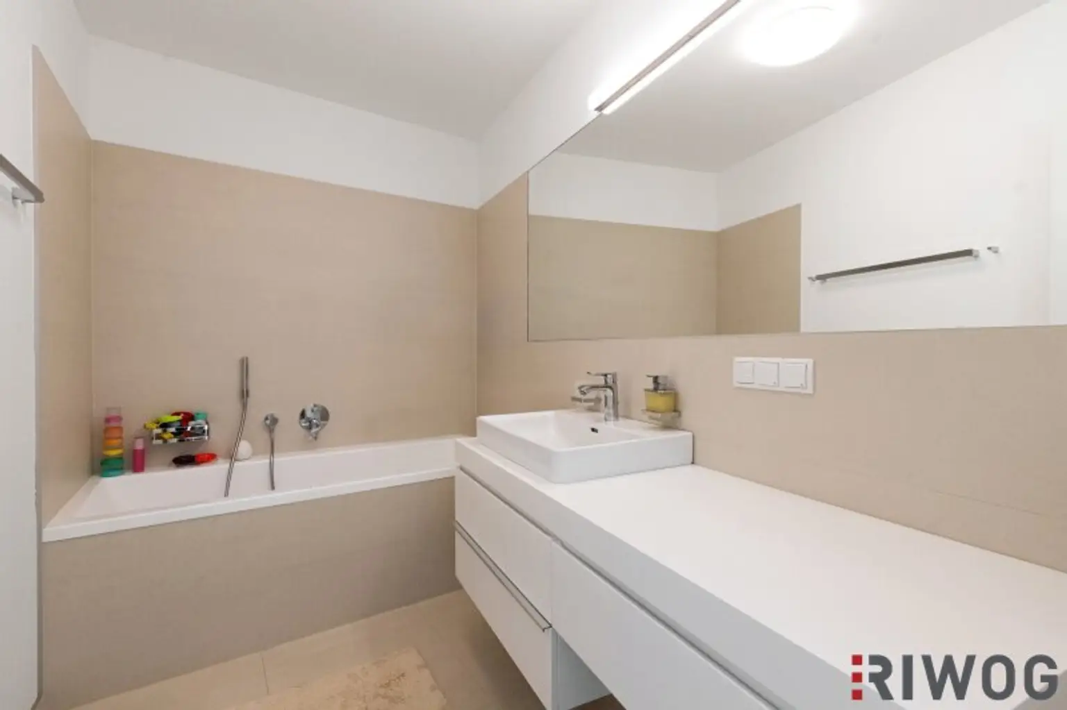 Ein unvergleichbarer Ausblick | 4-Zimmer Dachgeschoßwohnung mit hochwertiger Einbauküche | Parkplatz optional