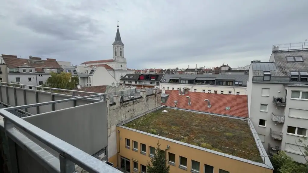 + Studentenhit + TOP LAGE + 500 m von der Fußgängerzone, Meidlinger Hauptstraße sowie der U6 entfernt + Wohnung in 1120 Wien: mit Balkon am Dach 5. Stock ohne Lift+