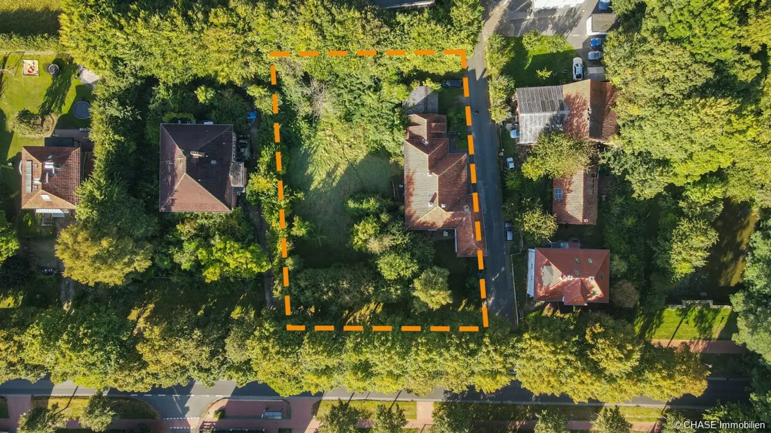 Vogelperspektive - gesamtes Grundstück, Straßen Ausrichtung (gezeichnet)