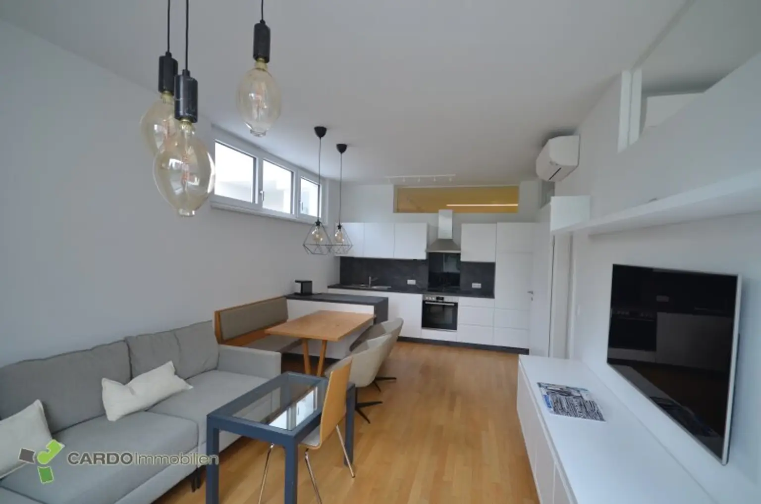 Kleine Hochzeitssaal, attraktive Gewerbefläche, branchenfrei, zu vermieten, ca. 250 m², Nähe UNO City & U-Bahn
