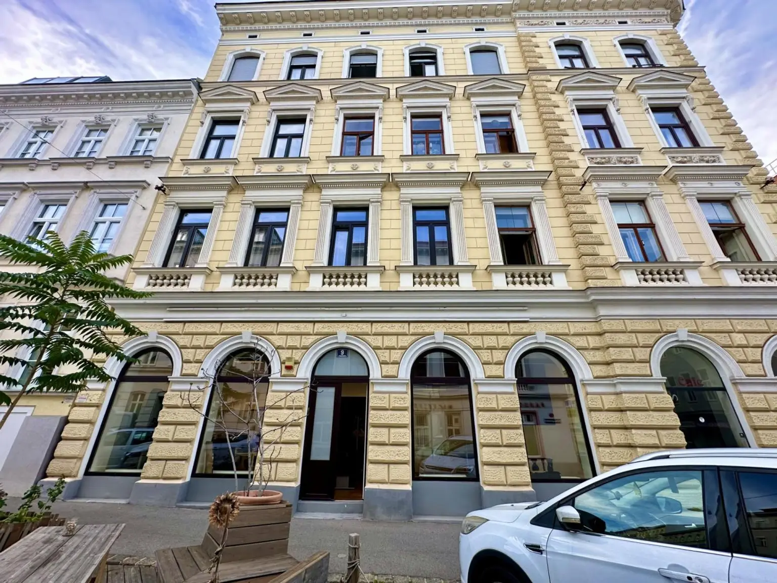 Repräsentatives Erdgeschoss-Geschäftslokal  – hell, großzügig & vielseitig nutzbar!