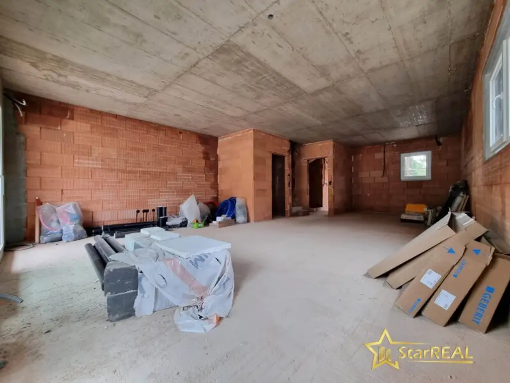 LETZTES HAUS VERFÜGBAR! IDEAL FÜR FAMILIEN! 5-ZIMMER-ZIEGELHAUS MIT UNVERBAUBAREN AUSBLICK. MIT KELLER, BALKON, TERRASSE, CARPORT UND GROSSEM GARTEN.