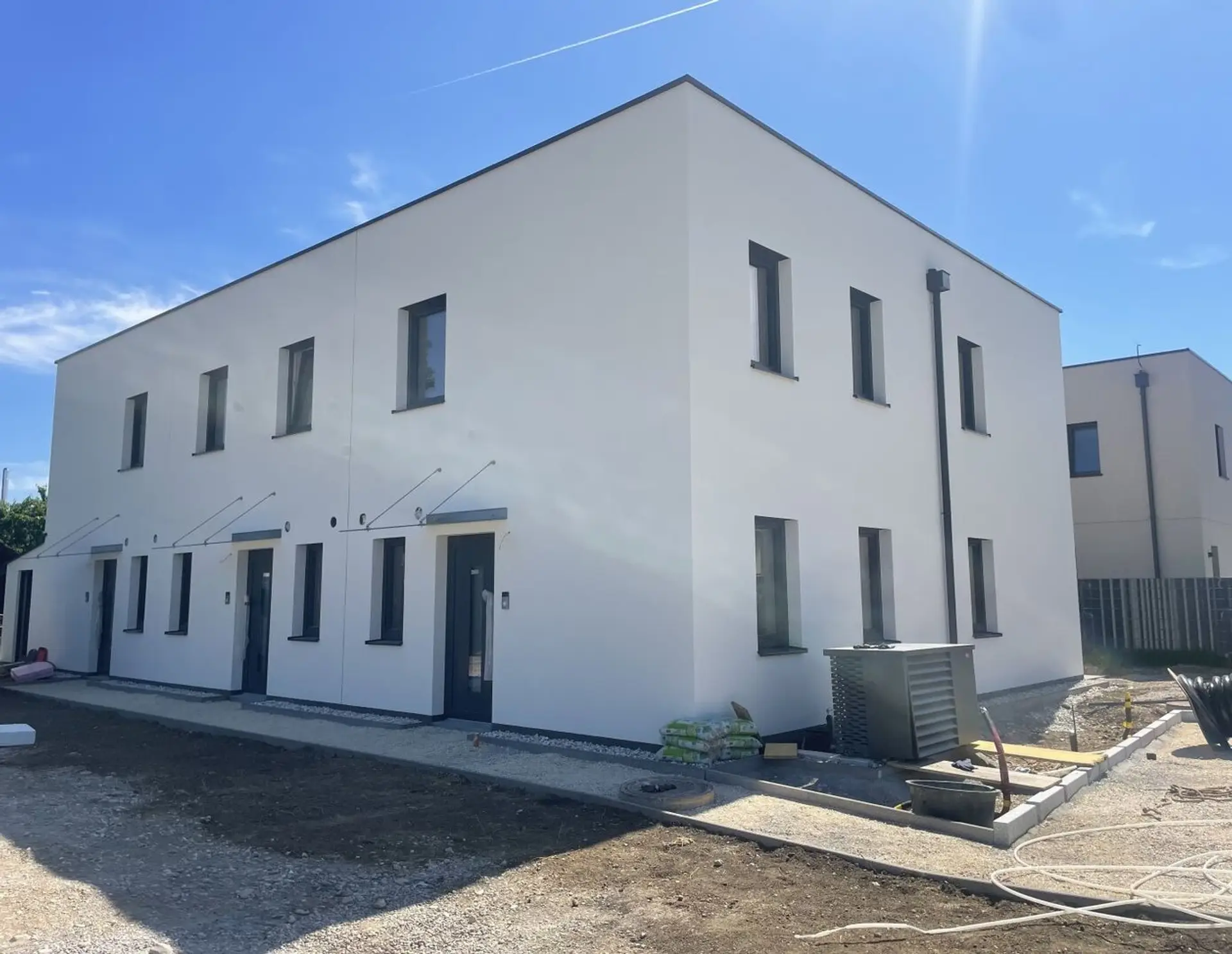 NEU - Top 1 und Top 3 - Hochwertige Neubau-Reihenhäuser mit Garten und Terrasse zur Miete