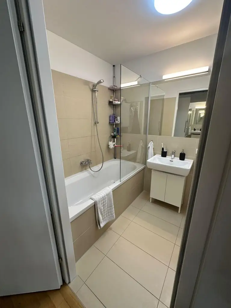 Klimatisierte Neubauwohnung mit hofseitigem Balkon im Dachgeschoss!!!