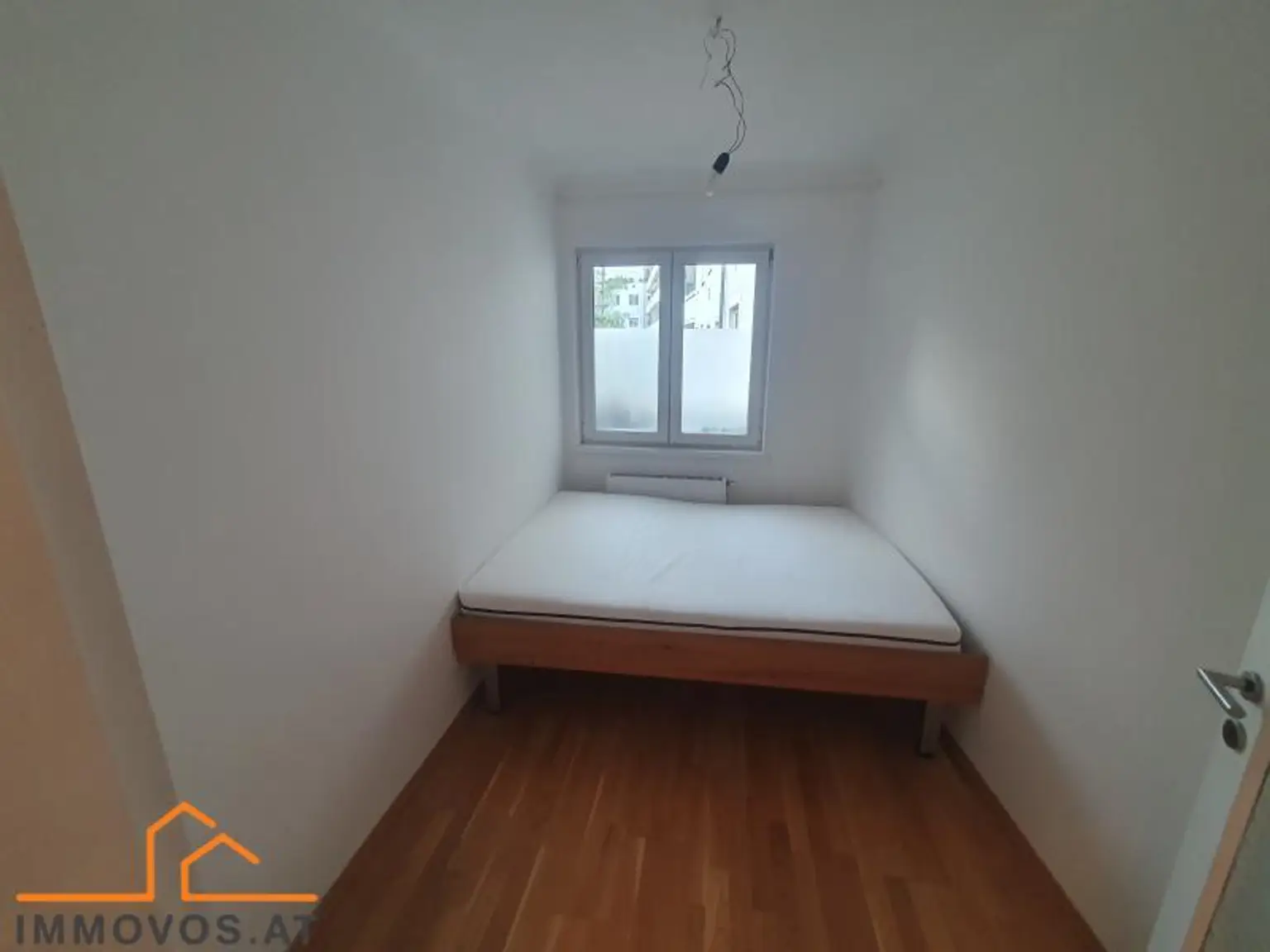 +++NEUBEZUG MIT BALKON: SPITZENNEUBAU in GRÜNEM HOF, BESTLAGE +++