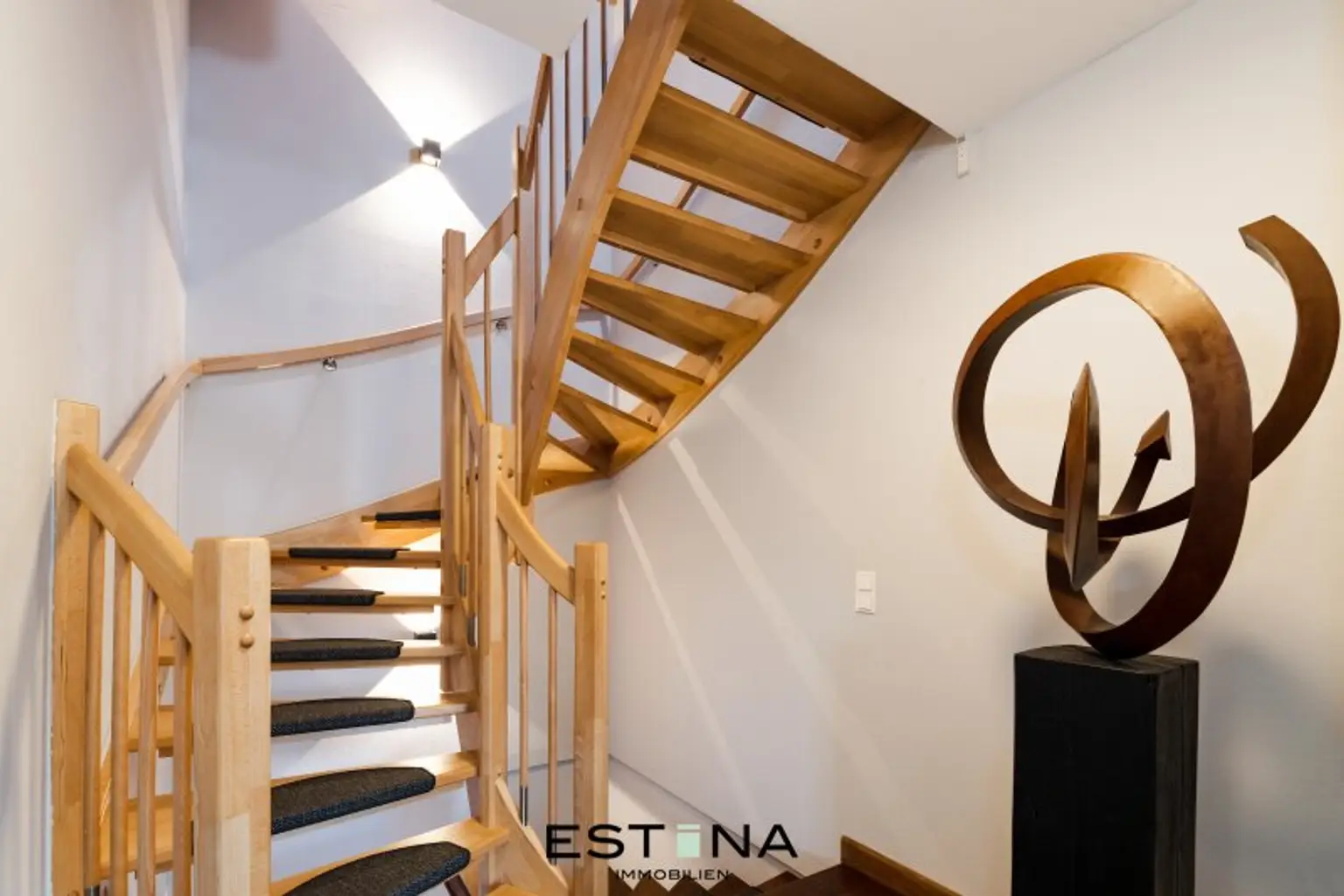 Traumhaus mit Sonnenterrasse nahe American International School