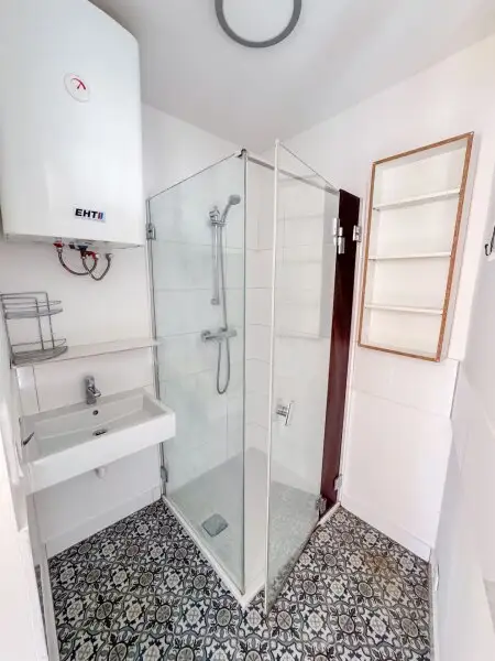 Einfamilienhaus mit 603 m2 Garten beim Auhof Center zu vermieten! Private oder gewerbliche Nutzung möglich! Arbeiterquartier!