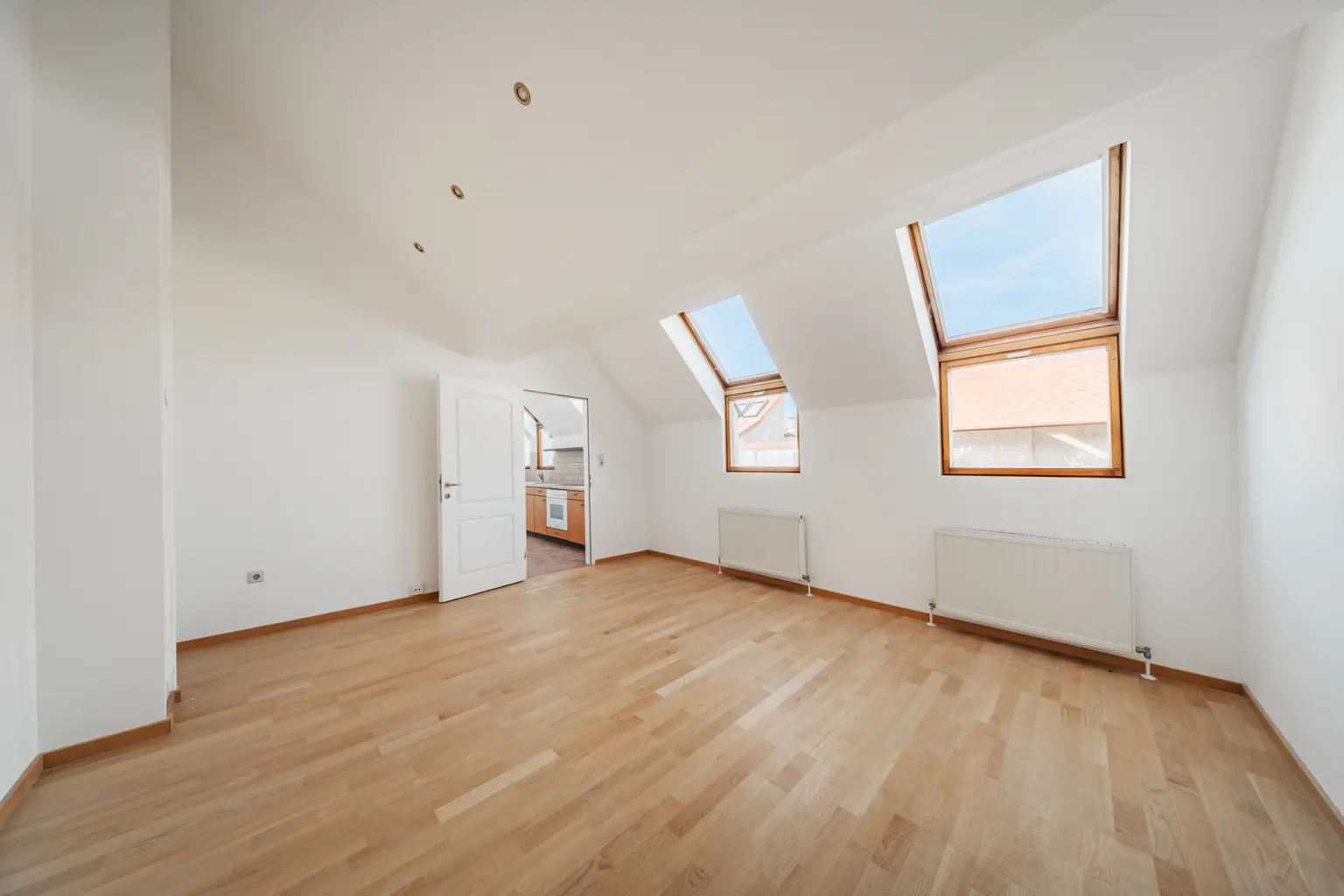 Kompakt & komfortabel – charmante Dachgeschoßwohnung mit Sonnenterrasse!