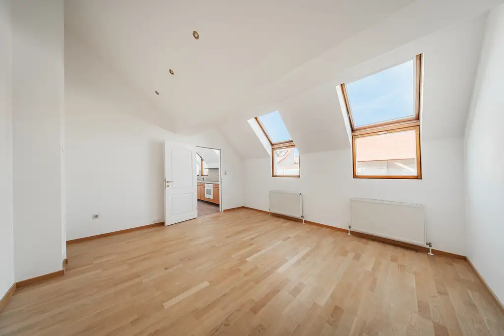 Kompakt & komfortabel – charmante Dachgeschoßwohnung mit Sonnenterrasse!