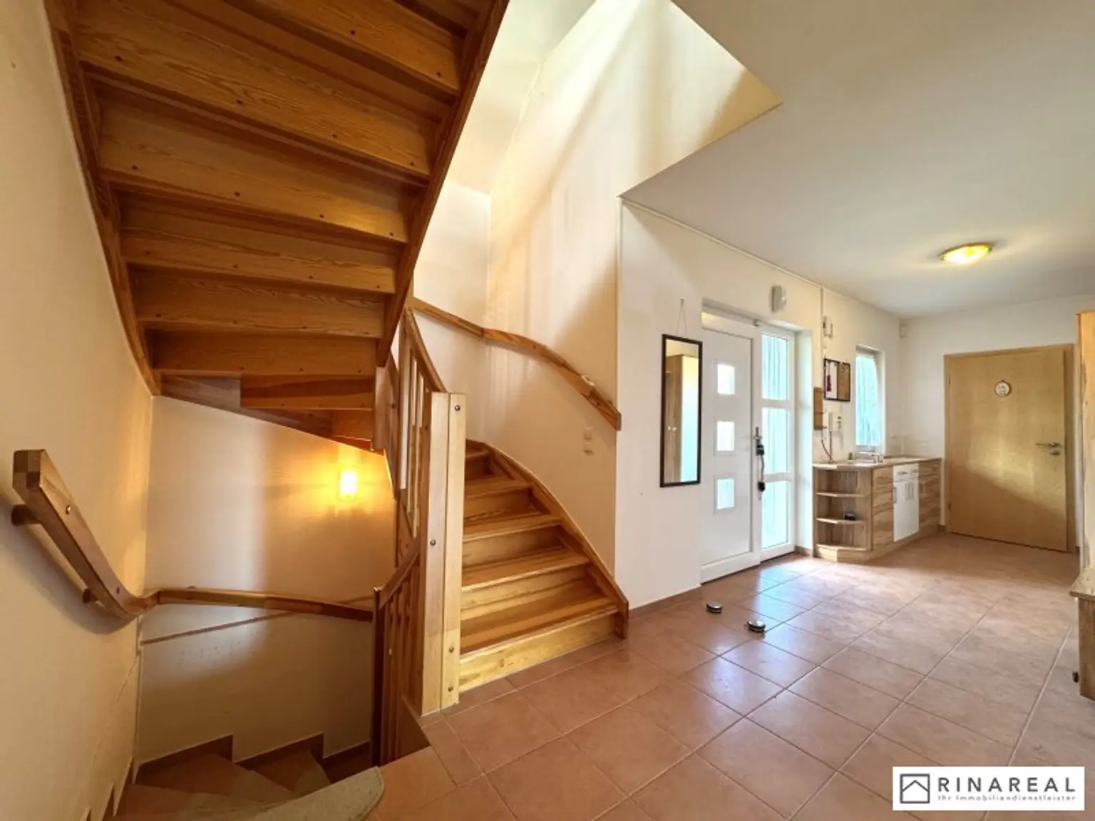 MOLLRAM - Einfamilienhaus mit ca. 1.268 m² Eigengrund | Baujahr 2009 | Sauna & Whirlpool | Luftwärmepumpe, PV-Anlage, Klimaanlage uvm.