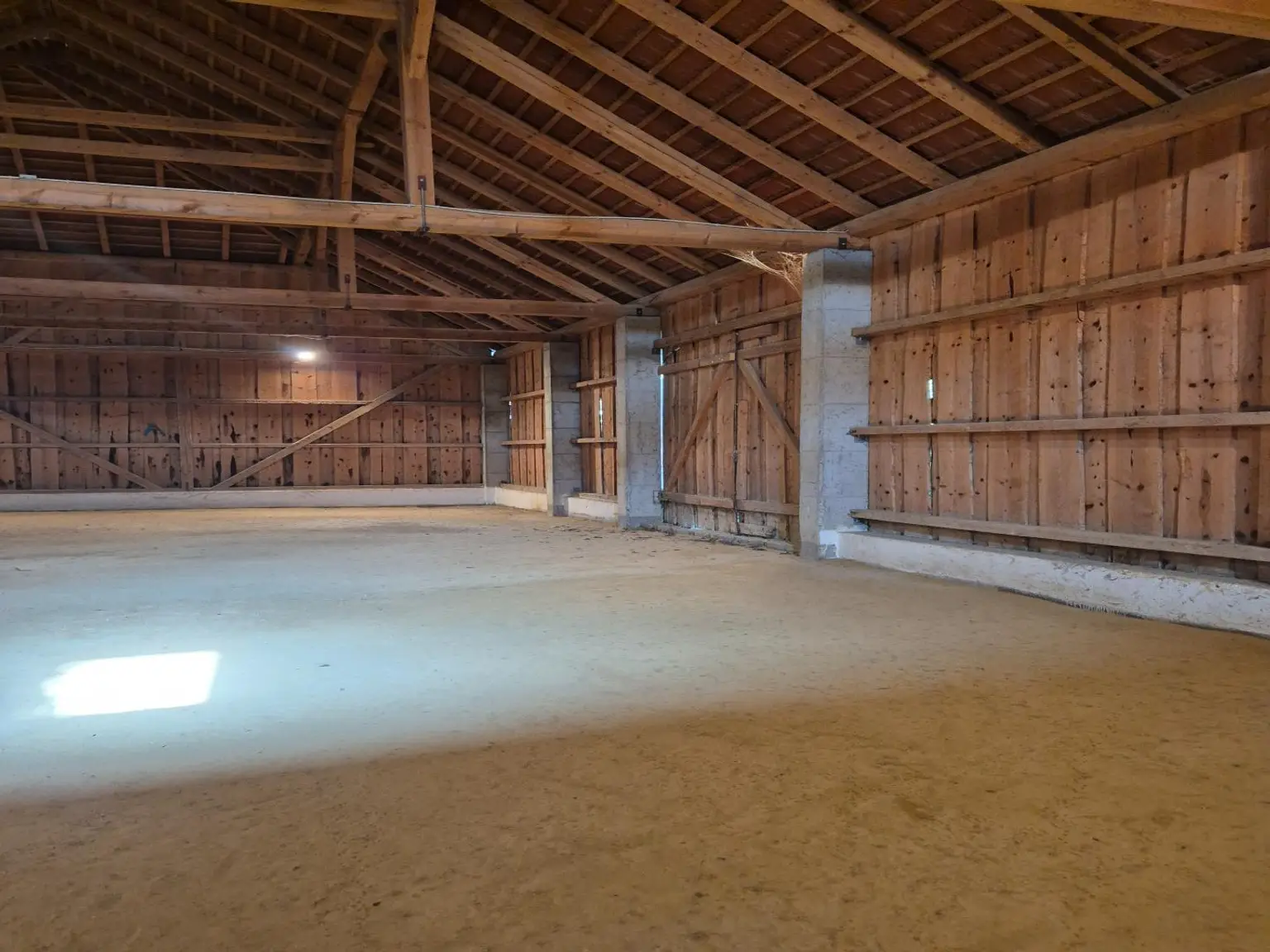 Wunderschöner Dreikanthof in Ruhelage mit Reithalle