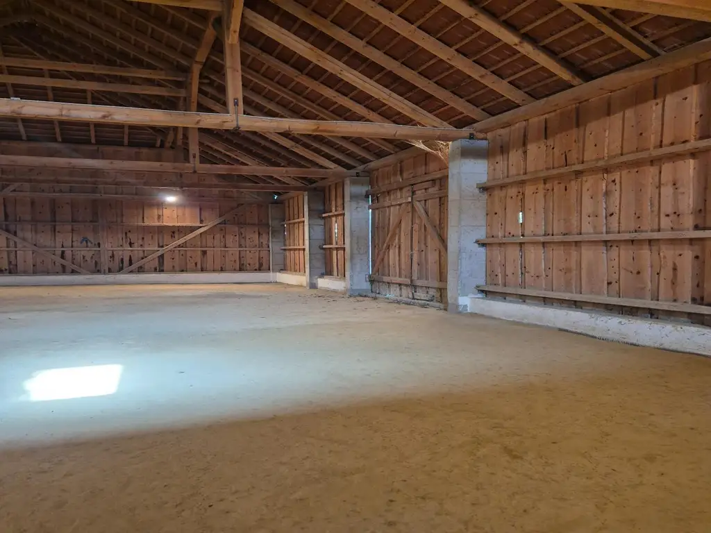 Wunderschöner Dreikanthof in Ruhelage mit Reithalle