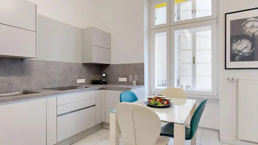 Wunderschöne großzügige 5-Zi-Altbauwohnung mit Grünblick im 3.Bezirk zu kaufen