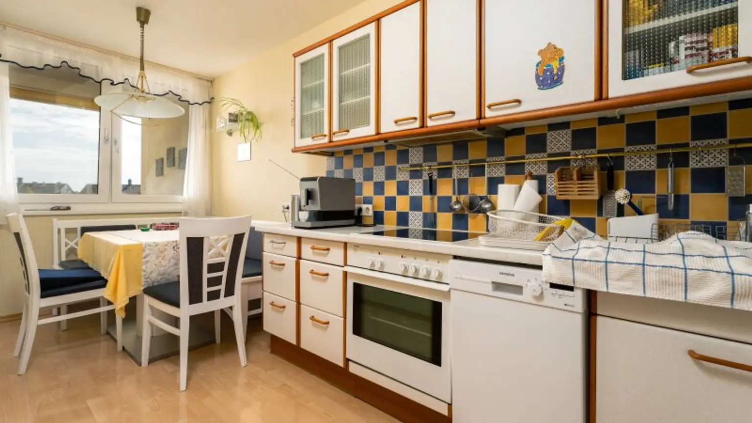 Gemütliche 2-Zimmer-Wohnung mit 2 Loggien, großer allgemeiner Garten – Ihr neues Zuhause!