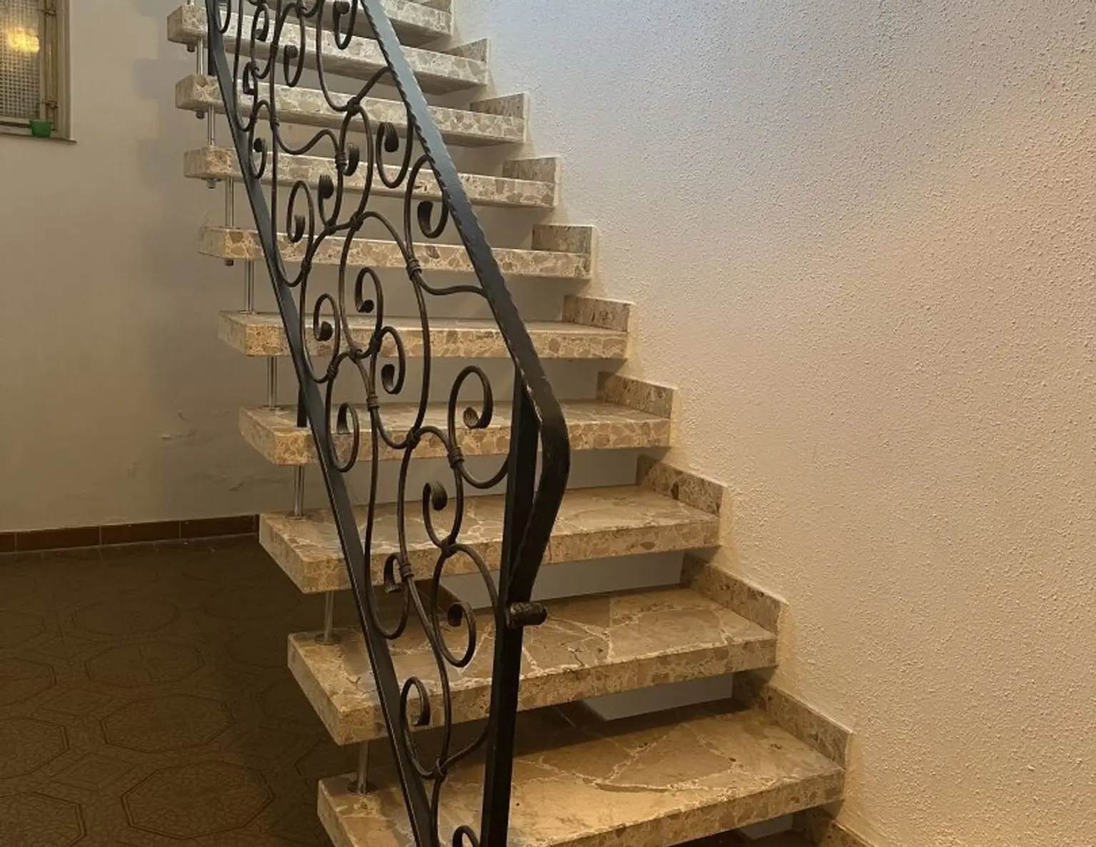 Zweifamilienhaus inkl traumhaftem Baugrundstück mit Fernsicht bis in die Berge