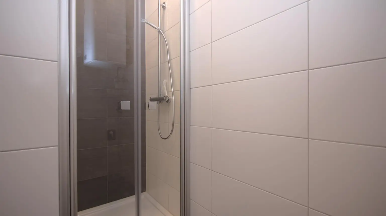 Badezimmer mit Dusche