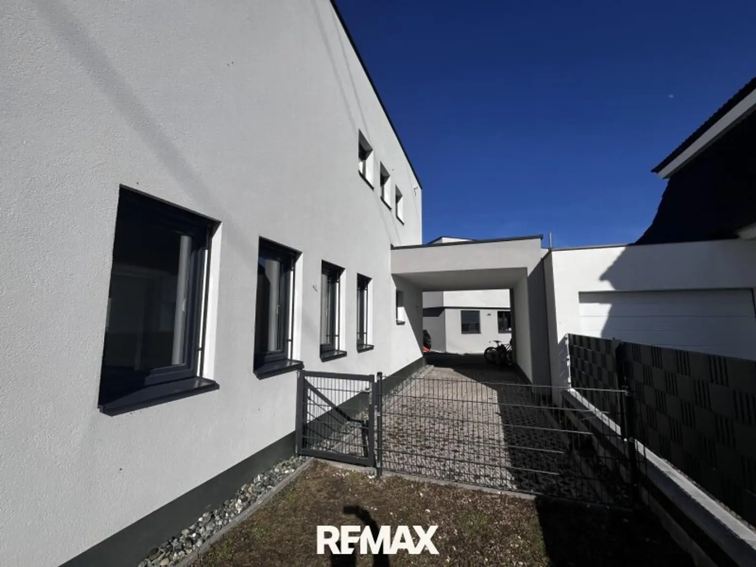 24 Haus_seite_rechts