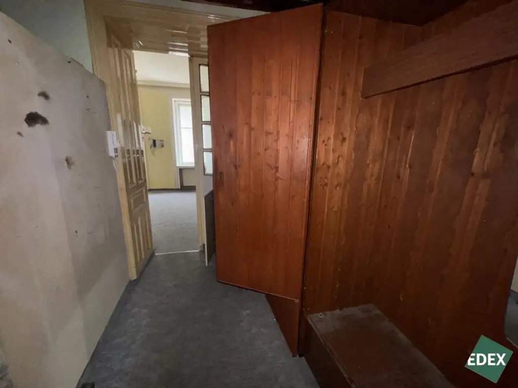 Wohnung mit Potential: Sanierungsbedürftige 2-Zimmer Wohnung nahe Augarten