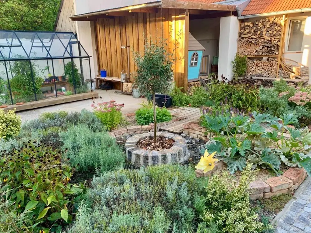 +Einzigartiges Einfamilienhaus mit Nebengebäude in Enzesfeld-Lindabrunn+