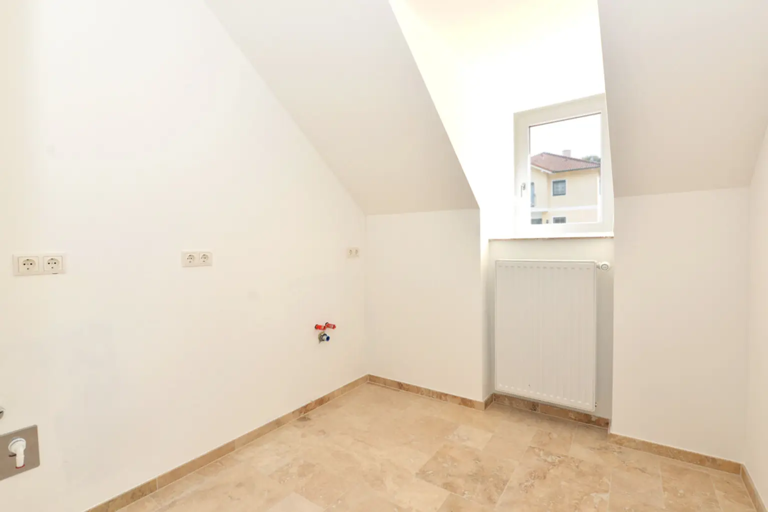 GROßZÜGIGE VILLA IN PURKERSDORF MIT 426 M², SAUNA, POOL, WINTERGARTEN & BESTER ANBINDUNG NACH WIEN