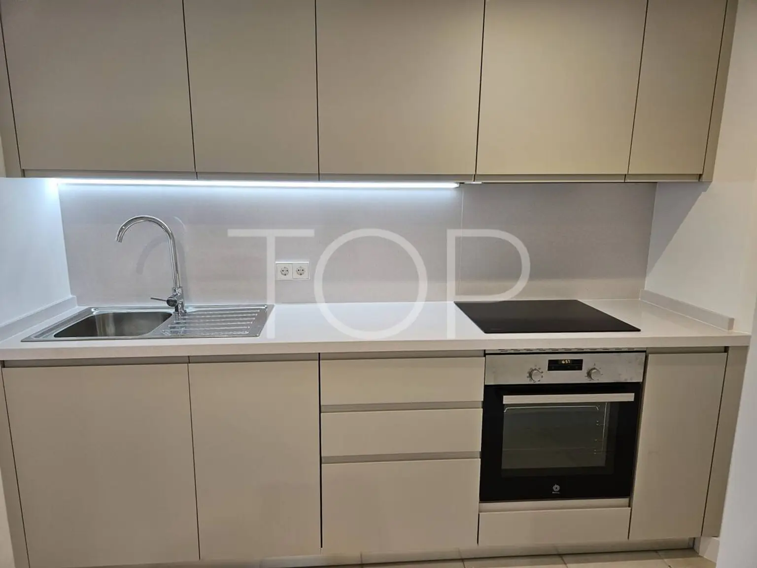 Atanaus-Los-Cristianos-Kitchen-Tenerife -1