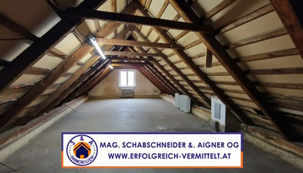 Kleines Stadthaus zum Renovieren mit ruhigem Garten mitten im Zentrum!