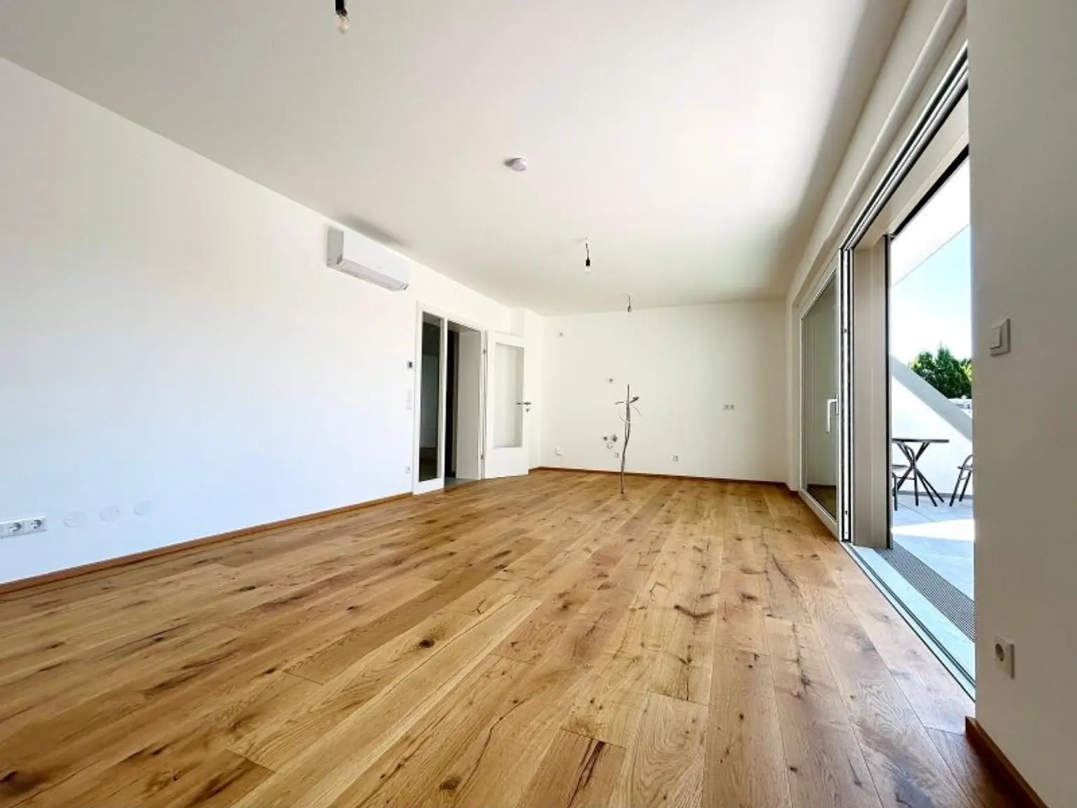 PROVISIONSFREI! Traumhafte Wohnung im DG - 2 Terrassen - Fitnessraum - PKW Stellplatz - Erstbezug nähe Donau