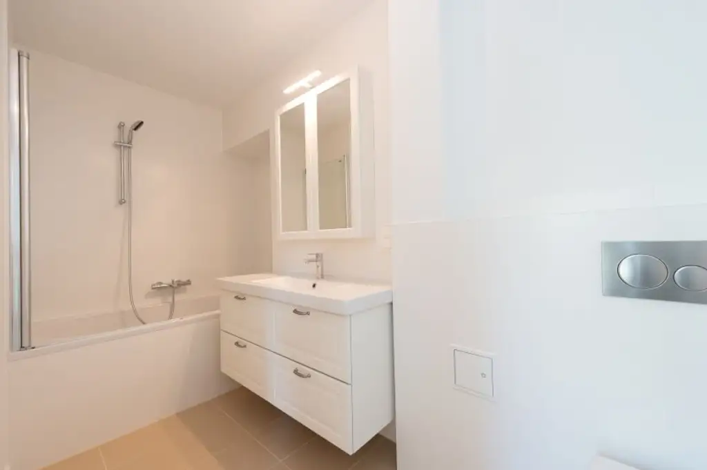 1. Dezember 2025:  2 Schlafzimmer, großzügige TOP Wohnküche, Klimaanlage, Fußbodenheizung | December 1st, 2025 2-bedroom unit featuring a spacious premium open-plan kitchen/lounge, A/C, and underfloor heating