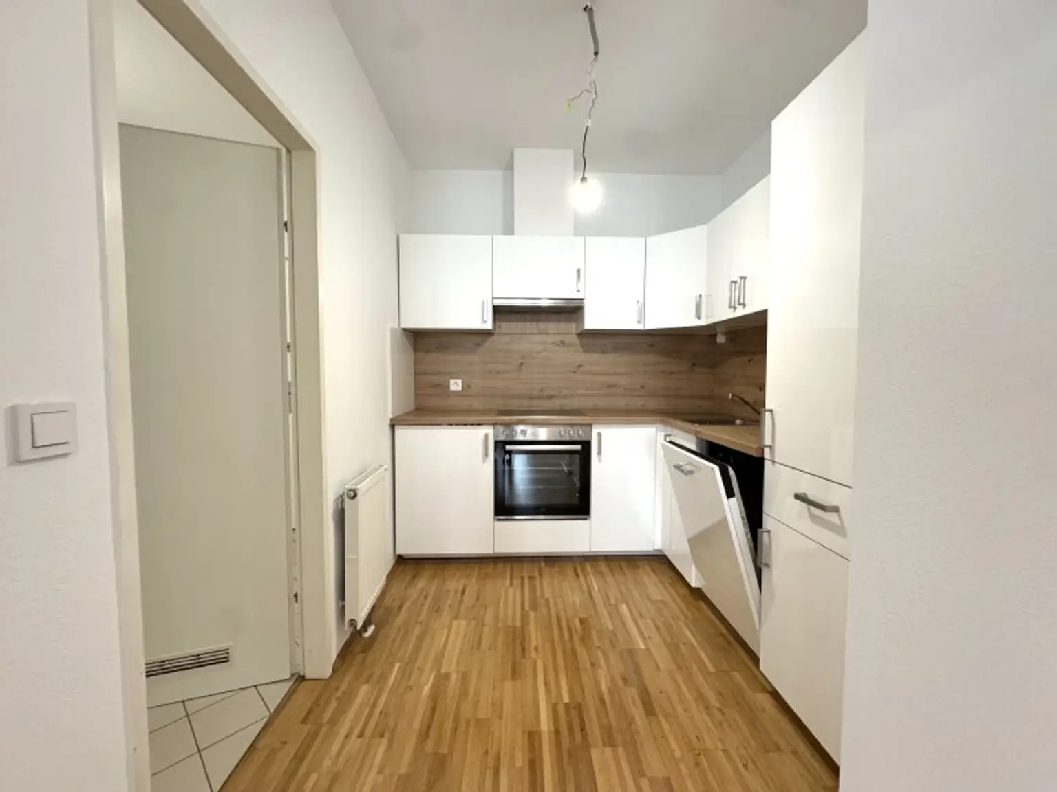 Ein kurzes Spaziergang zur U6 - schöner Altbau inklusive Aufzug - inkl. Einbauküche