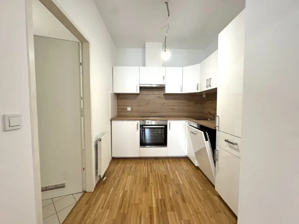 Ein kurzes Spaziergang zur U6 - schöner Altbau inklusive Aufzug - inkl. Einbauküche