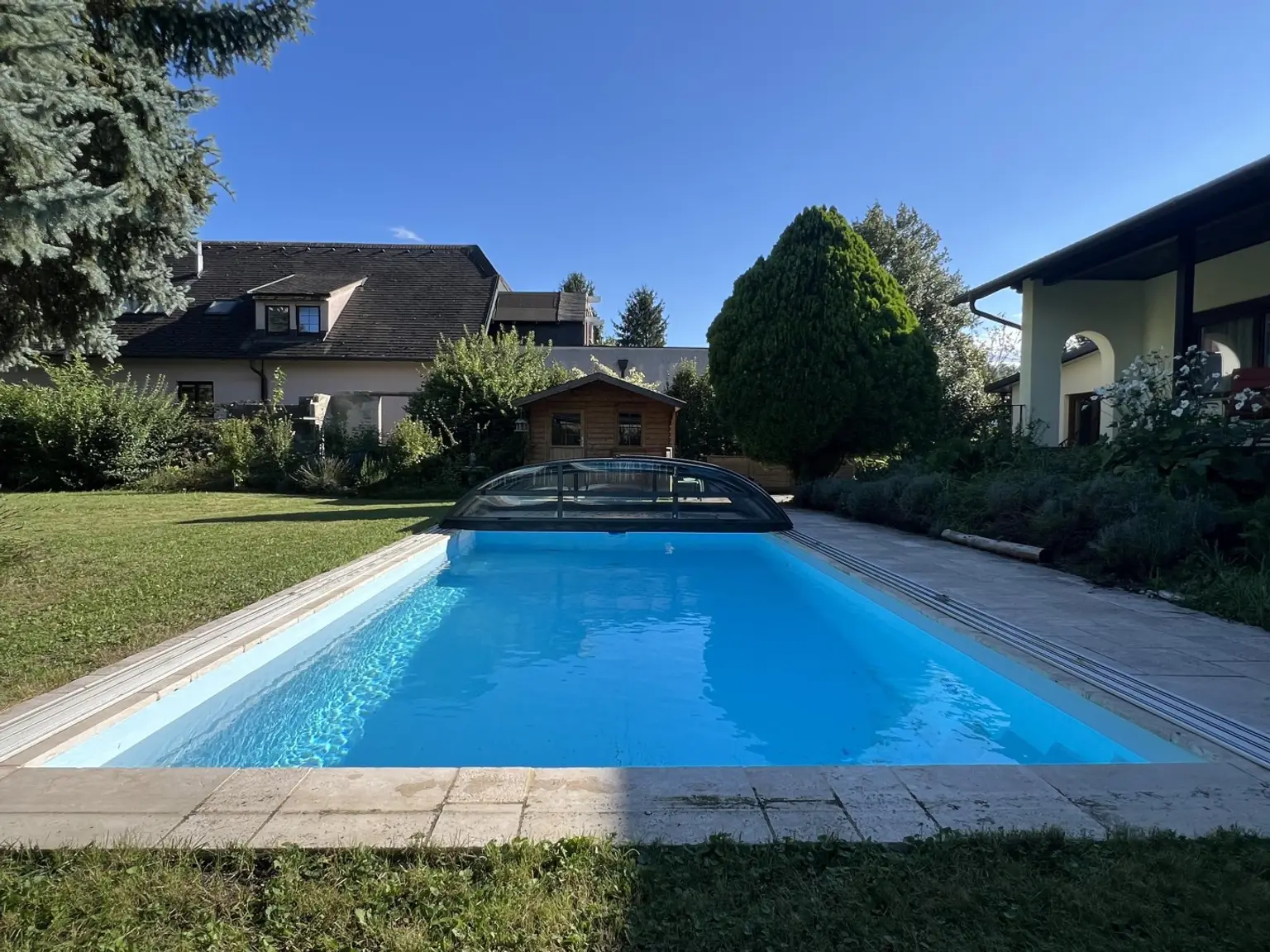 "Ein Haus mit Herz – Pool, Garten und Rückzugsort"
