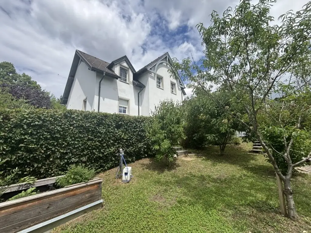 Luxus und Wohlbefinden - Traumvilla mit uneinsehbarem Garten in Grünlage