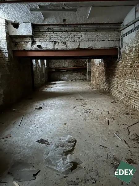 Großes Lager im 15. Wiener Gemeindebezirk