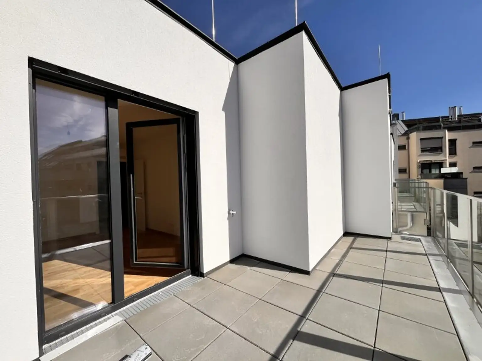 Erstbezug! Neubau-Reihenhaus mit Terrasse, Dachterrasse, Loggien & Garten (auch für Anleger)