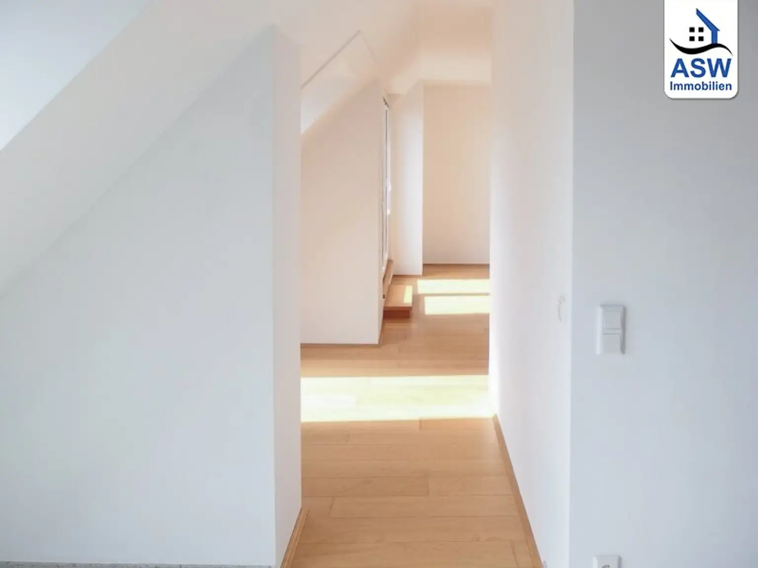 Schöne 2-Zimmer-Maisonettewohnung mit großzügiger Dachterrasse