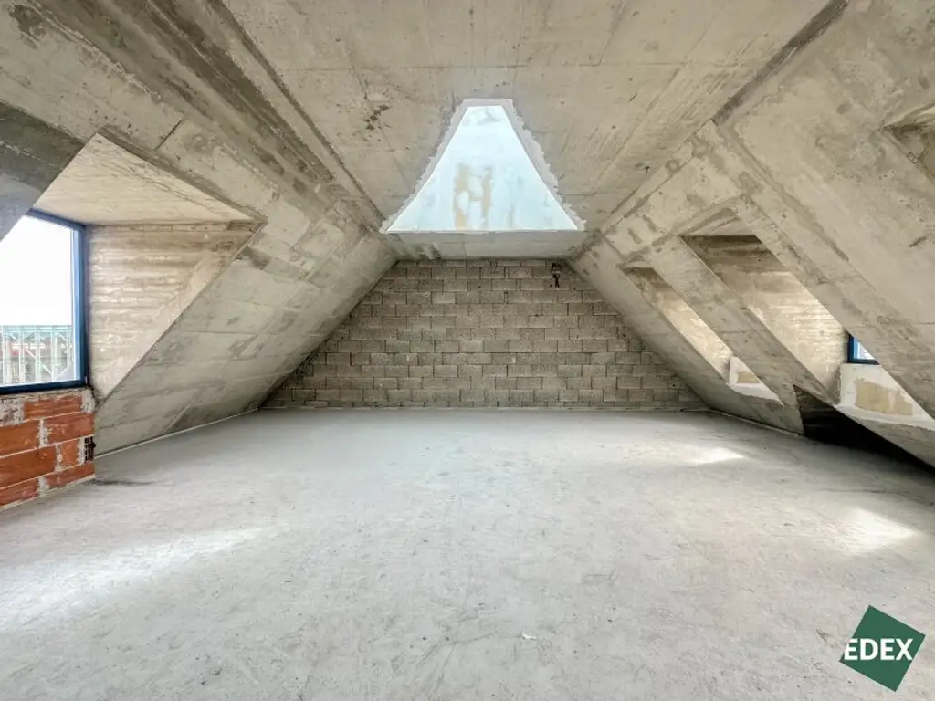 Erstbezug | Rohbau-Büro auf zwei Ebenen im Dachgeschoss mit Gestaltungsspielraum