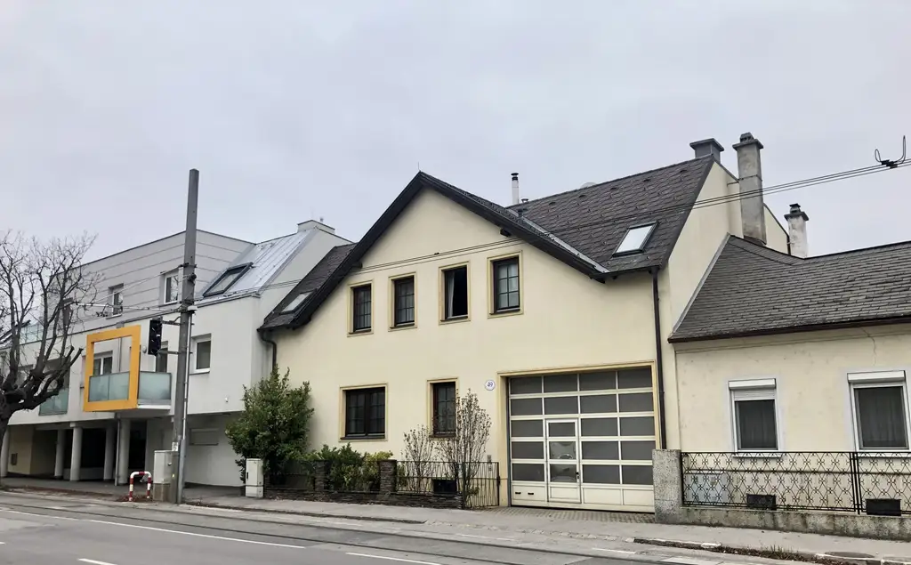 Zinshaus / Wohn- & Geschäftshaus mit 3 Einheiten, Garagen und Top-Lage – Baden bei Wien