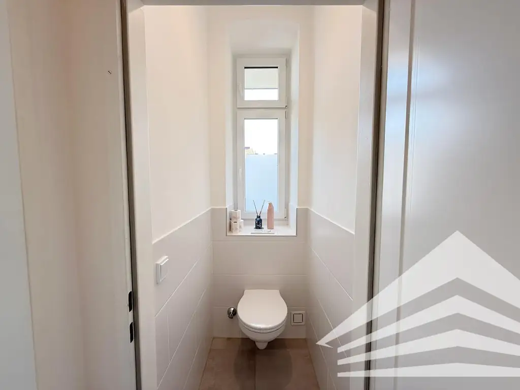 107 m² Altbauwohnung mit großer Loggia in der Innenstadt! TG-Platz verfügbar!