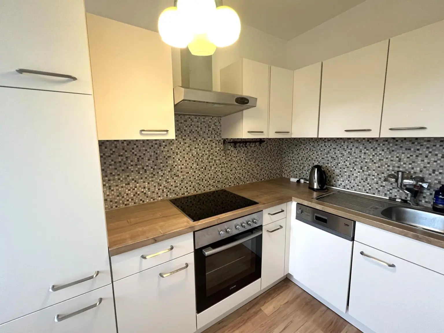Zentral gelegen: 3-Zimmer-Wohnung mit herrlicher Loggia