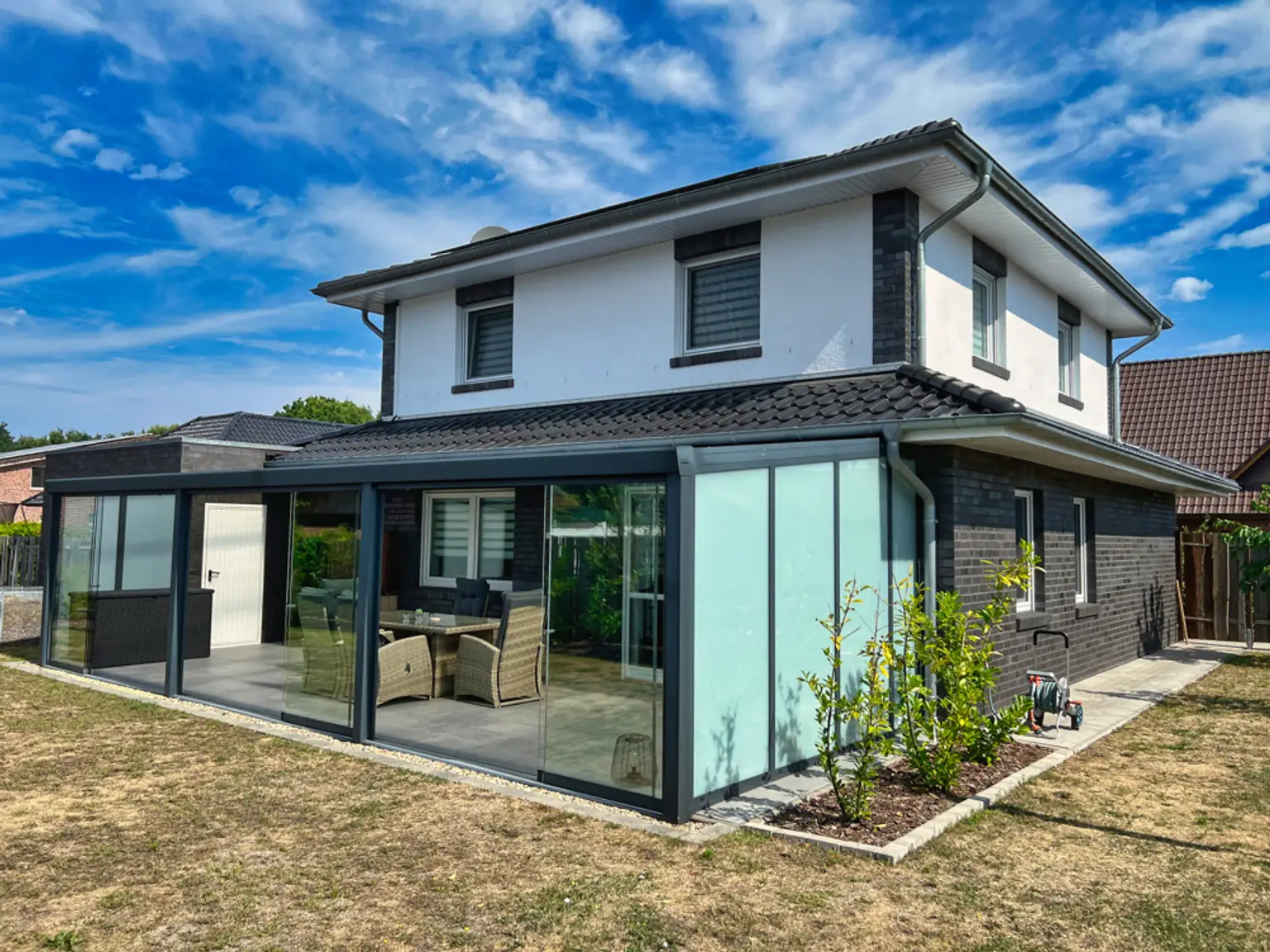 Liebe auf den 1. "Klick"! Neuwertige 2-Stock-Villa mit vielen Extras!