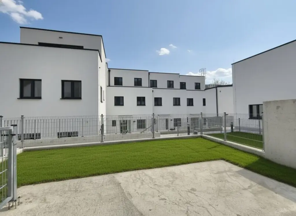 EXKLUSIVES TOWNHAUS AUF EIGENGRUND IN WEIDLING – NATURNAHES WOHNEN MIT STIL